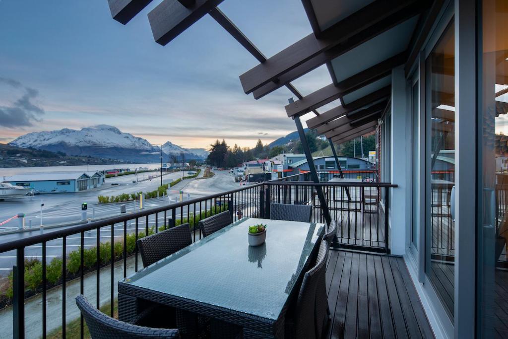 Absolute Lakefront Location - 3 Bedroom Apartment Queenstown Exterior photo