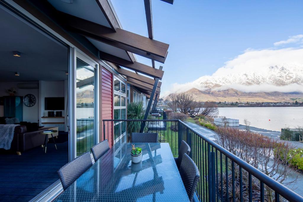 Absolute Lakefront Location - 3 Bedroom Apartment Queenstown Exterior photo