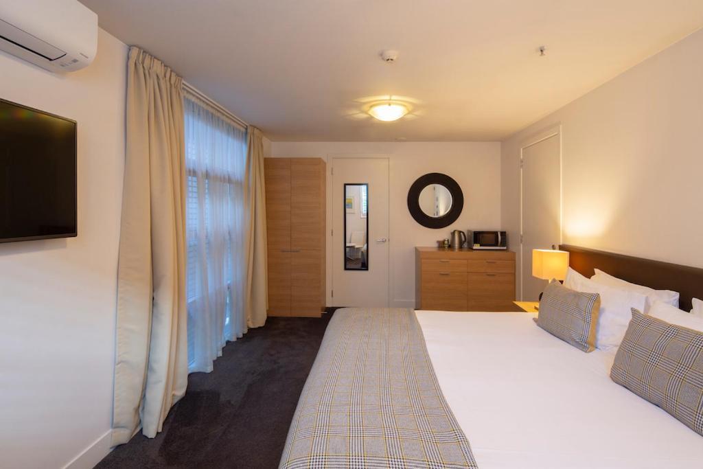 Absolute Lakefront Location - 3 Bedroom Apartment Queenstown Exterior photo